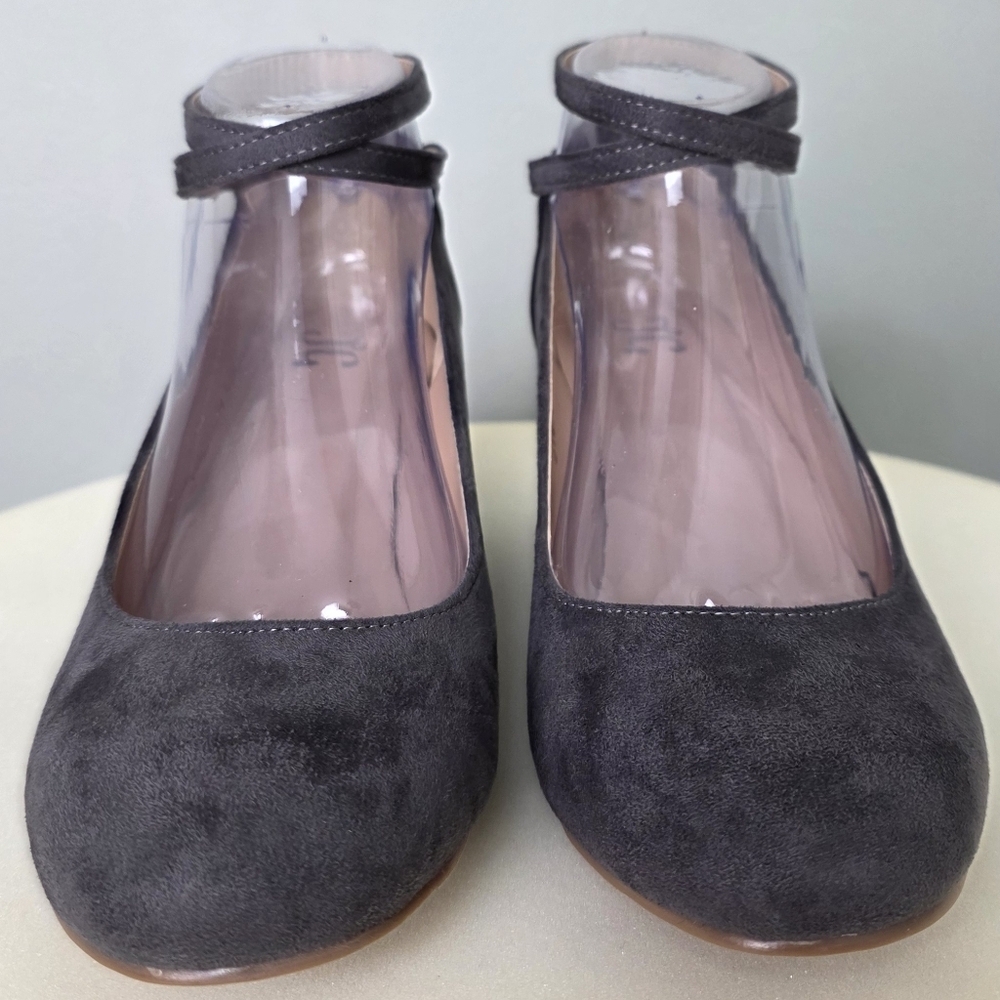 Journee Collection Tibby Grey Faux Suede Ankle Strap Wedges Size 7.5 NEW IN BOX! - Picture 4 of 14